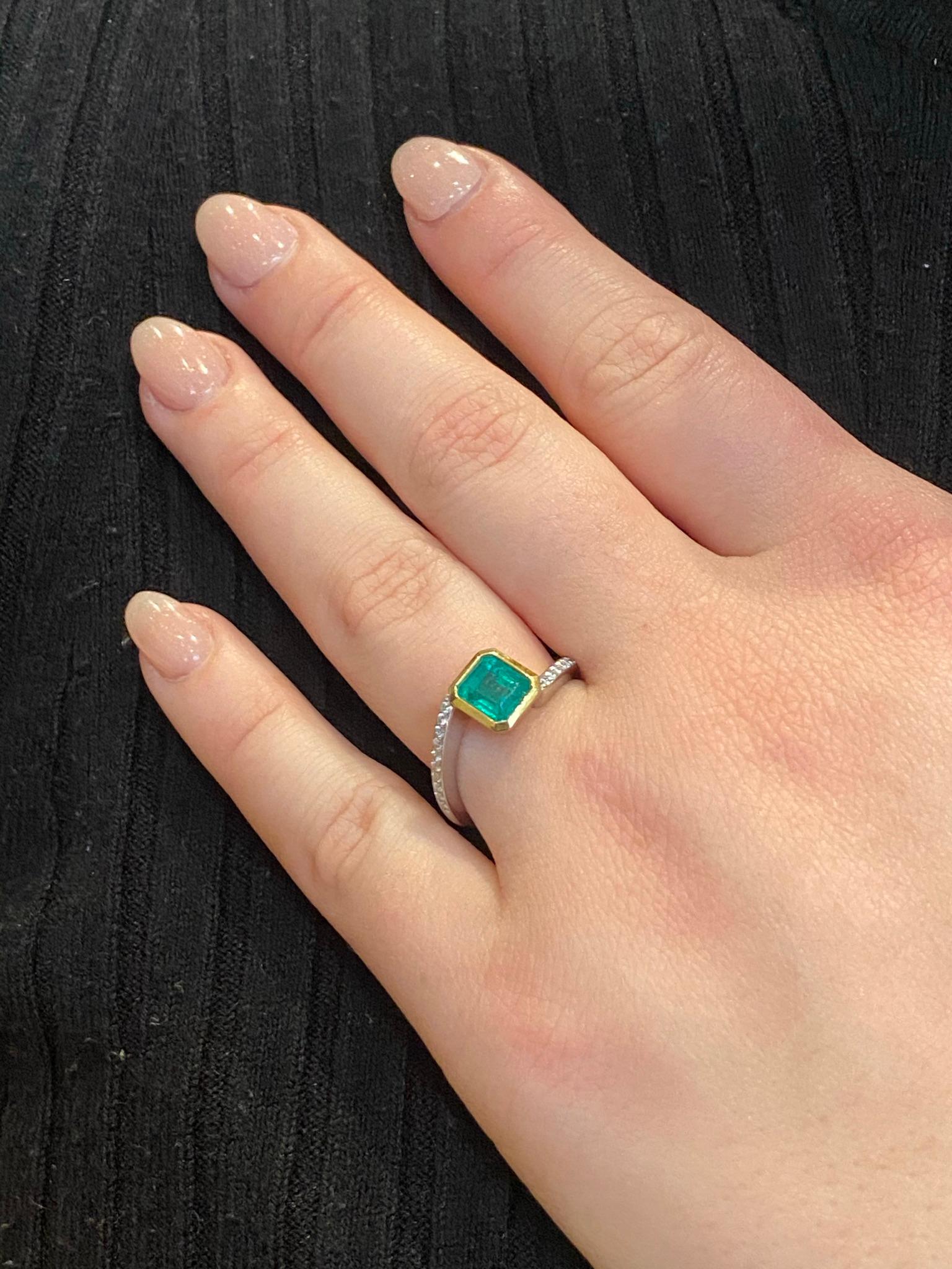 Colombia Emerald of 1.30 Ct and Diamonds Sert in a 18K, Gold Hand Made Ring For Sale 2