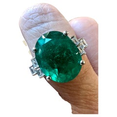 Vintage Colombia Emerald of 4.73 Carat, Baguette-Cut Diamonds for 0.12 Carat Wedding