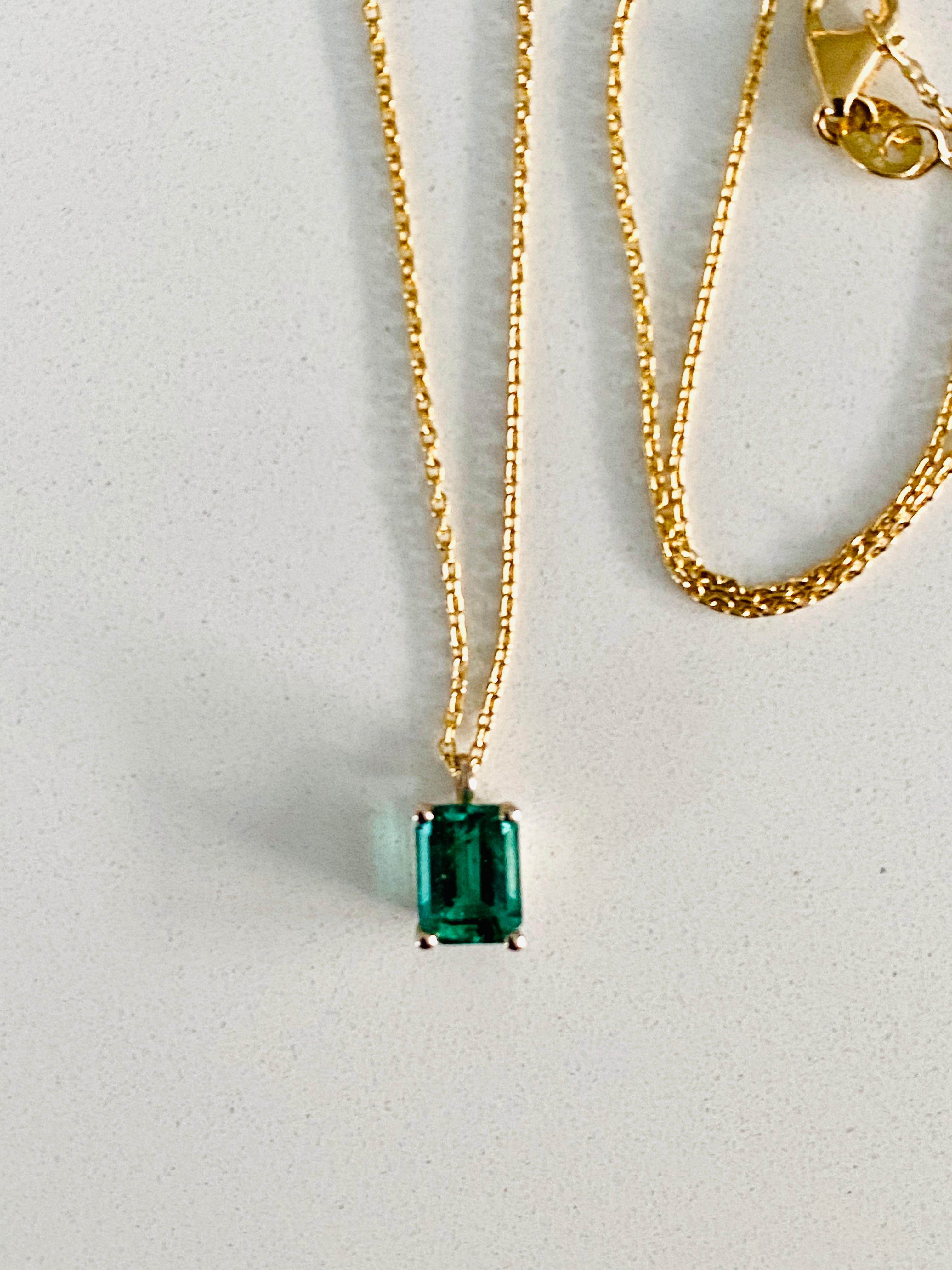Colombia Green Emerald Yellow Gold Drop Pendant Necklace 3