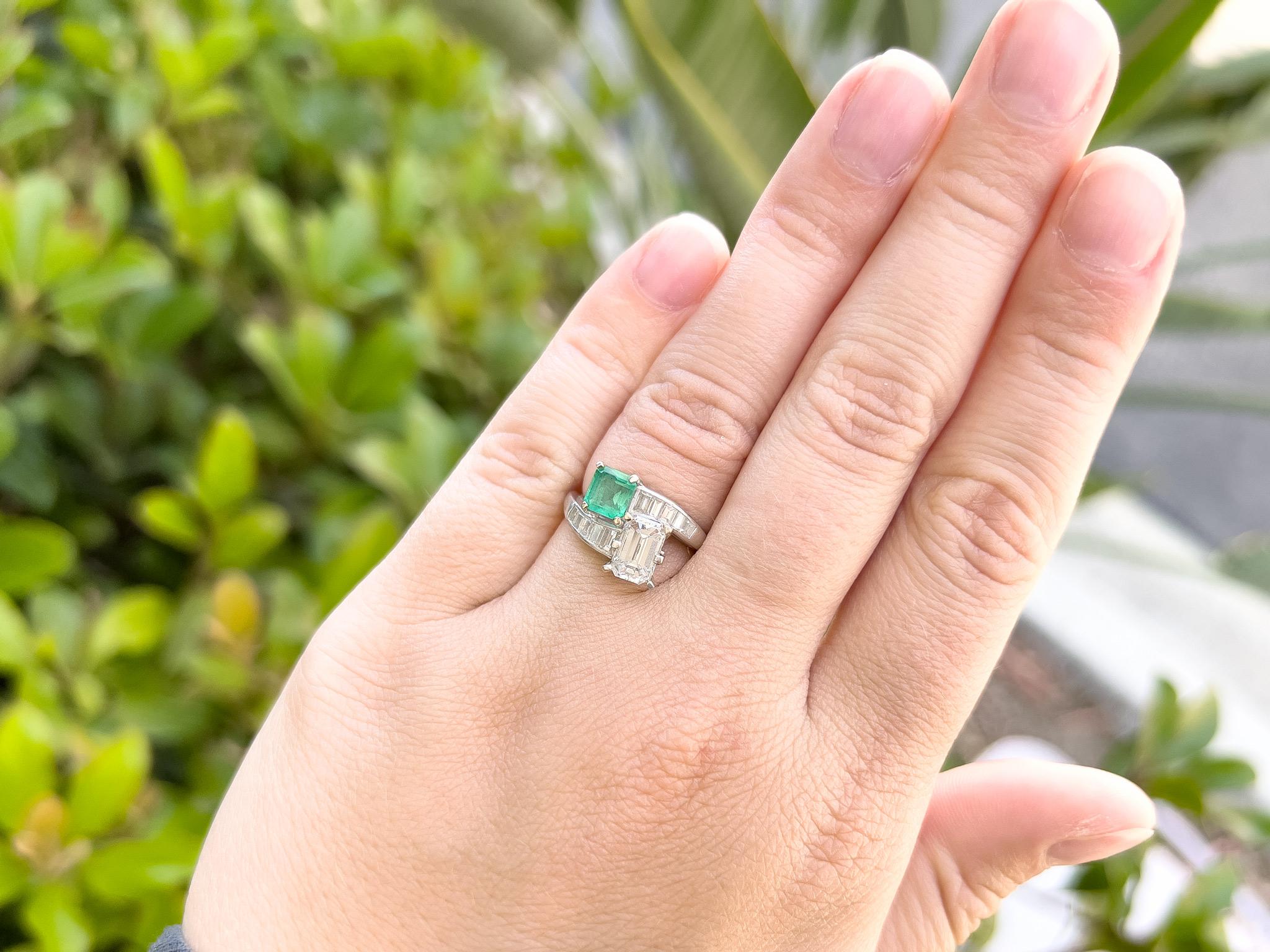 Colombian Emerald = 1 Carat
Diamonds = 1 Carats
( Color: G, Clarity: VVS-VS )
Metal: Platinum
Ring Size: 5* US
*It can be resized complimentary