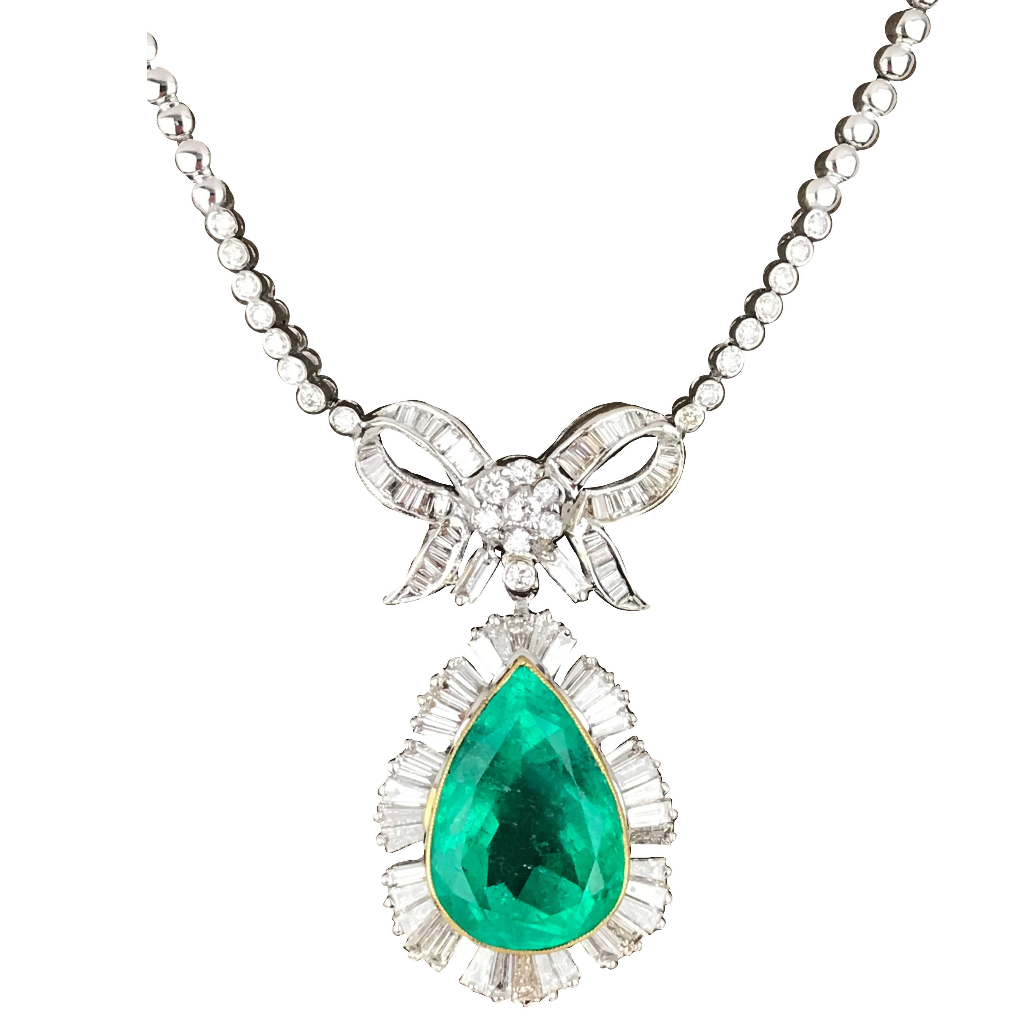 Colombian 15.36 Carat Emerald Lavaliere Necklace with 5.72 Carat Diamonds For Sale