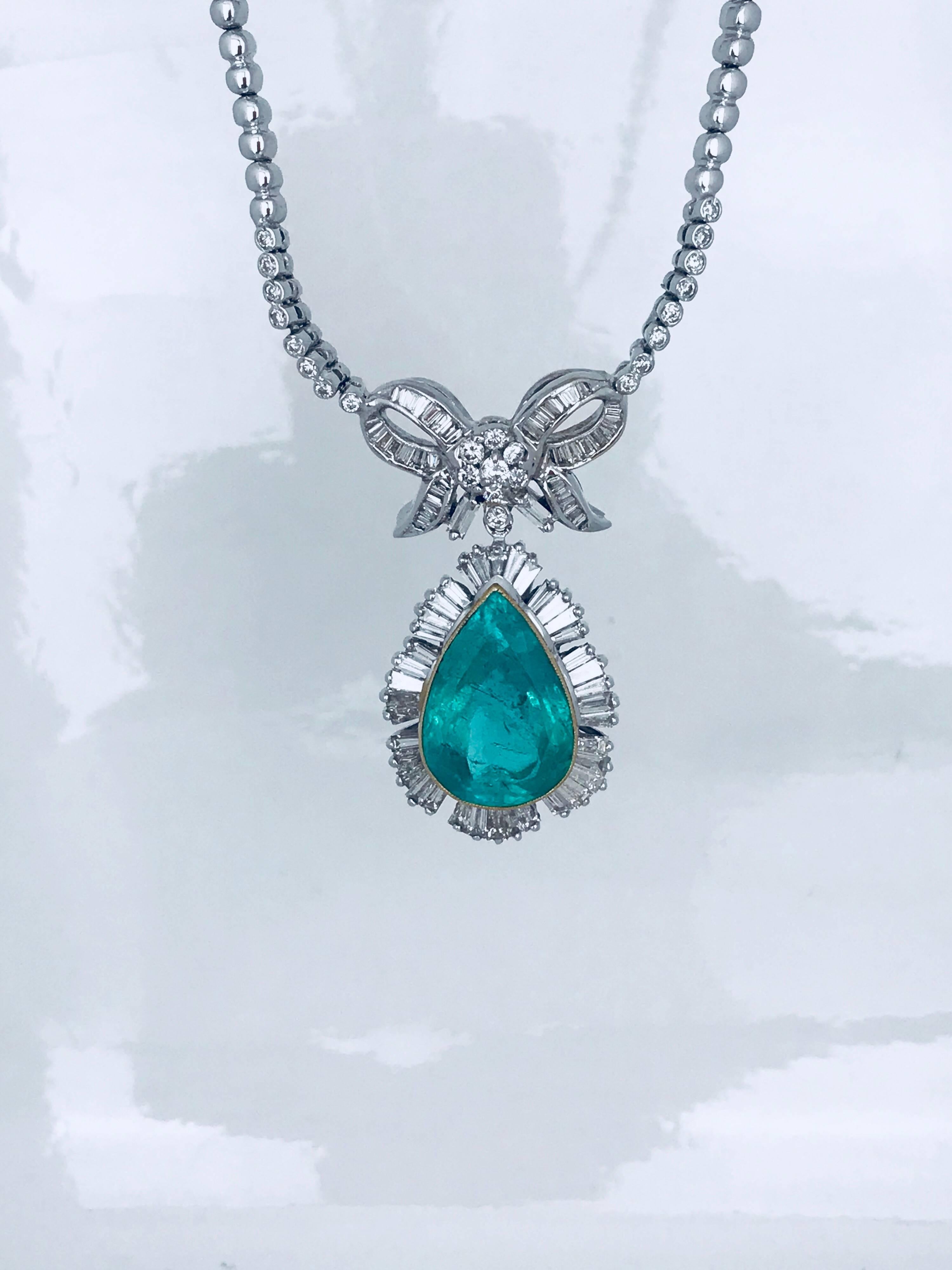 Pear Cut Colombian 15.36 Carat Emerald Lavaliere Necklace with 5.72 Carat Diamonds For Sale