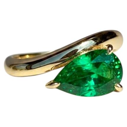 Colombian 2.00ct Pear Shape Emerald Solitaire Ring in 18K Gold