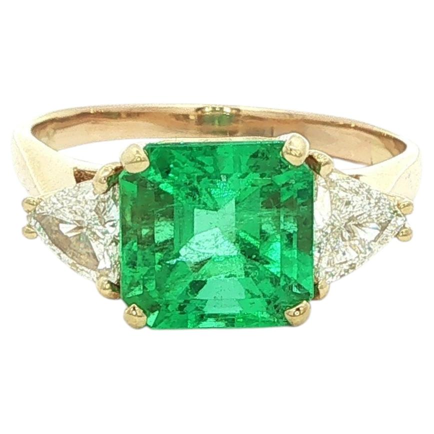 Kolumbianischer 3,54ct Smaragd & Trillion Diamant Ring 18K Gelbgold im Angebot