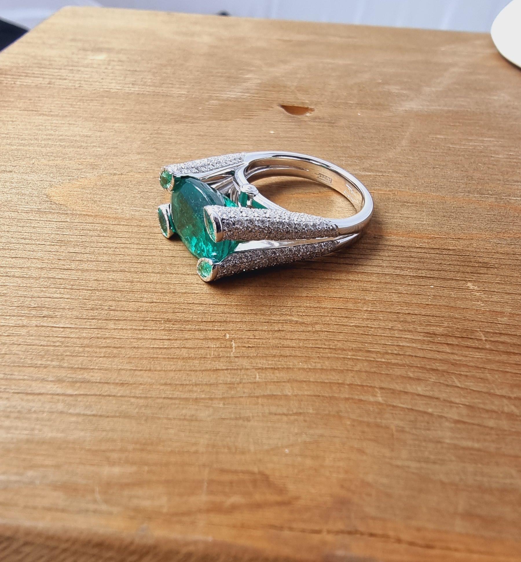 Colombian 5.50 Cts GRS Emerald Ring with Diamonds in 18K White Gold For Sale 7
