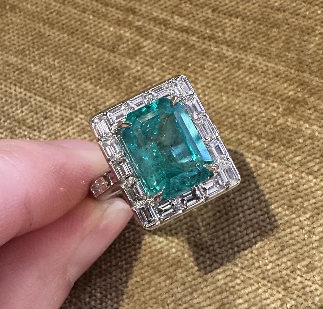 Anillo de Esmeralda Colombiana y Diamante en Platino de 6,07 quilates con Certificado AIGS

El Anillo de Esmeralda Colombiana presenta una Esmeralda Colombiana de 6,07 quilates de color Verde Vivo con tratamiento menor certificado por la AIGS,