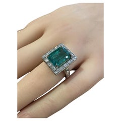 Kolumbianischer 6,07 Karat Smaragd- und Diamantring aus Platin