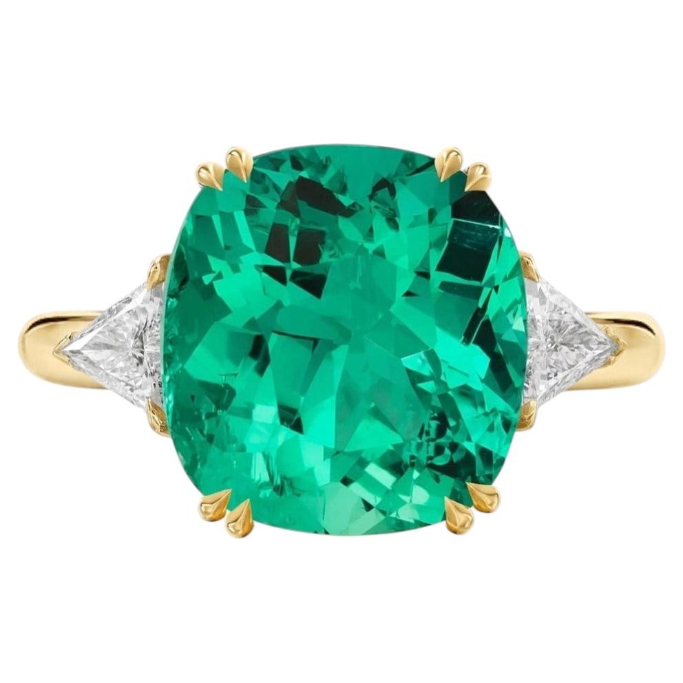 Bague colombienne en émeraude de 6,56 carats à taille coussin avec accents en diamant trillion en vente