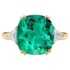 Bague colombienne en émeraude de 6,56 carats à taille coussin avec accents en diamant trillion