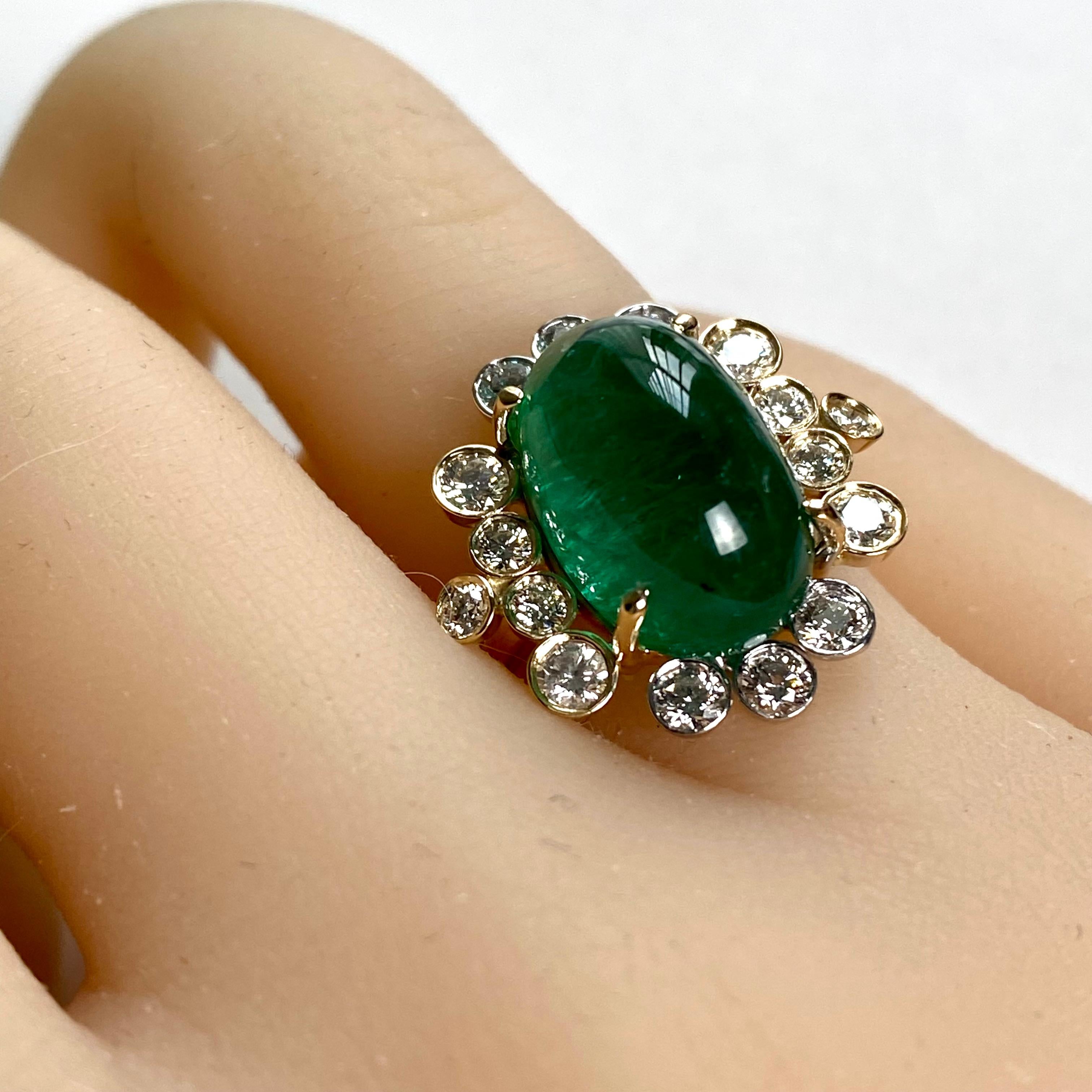 Contemporary Colombian Cabochon Emerald 8.23 Carat Diamond 0.80 Carat 18 Karat Gold Ring  For Sale