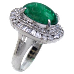 Platinring mit kolumbianischem Cabochon-Smaragd und Diamant