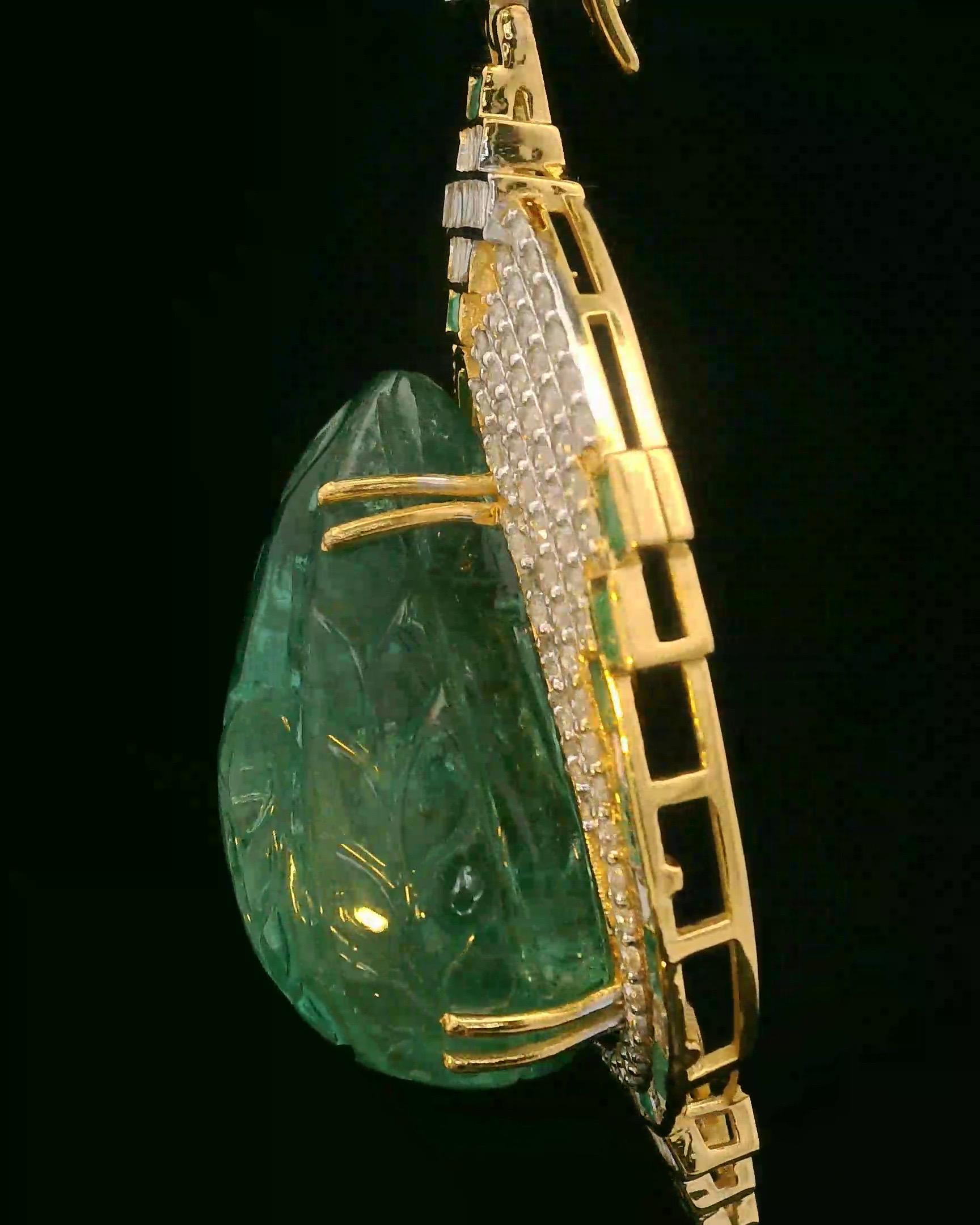 Kolumbianischer geschnitzter Smaragd und Diamant-Anhänger im Angebot 10