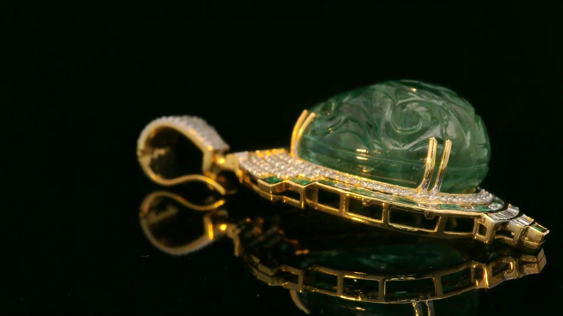 Kolumbianischer geschnitzter Smaragd und Diamant-Anhänger im Angebot 12