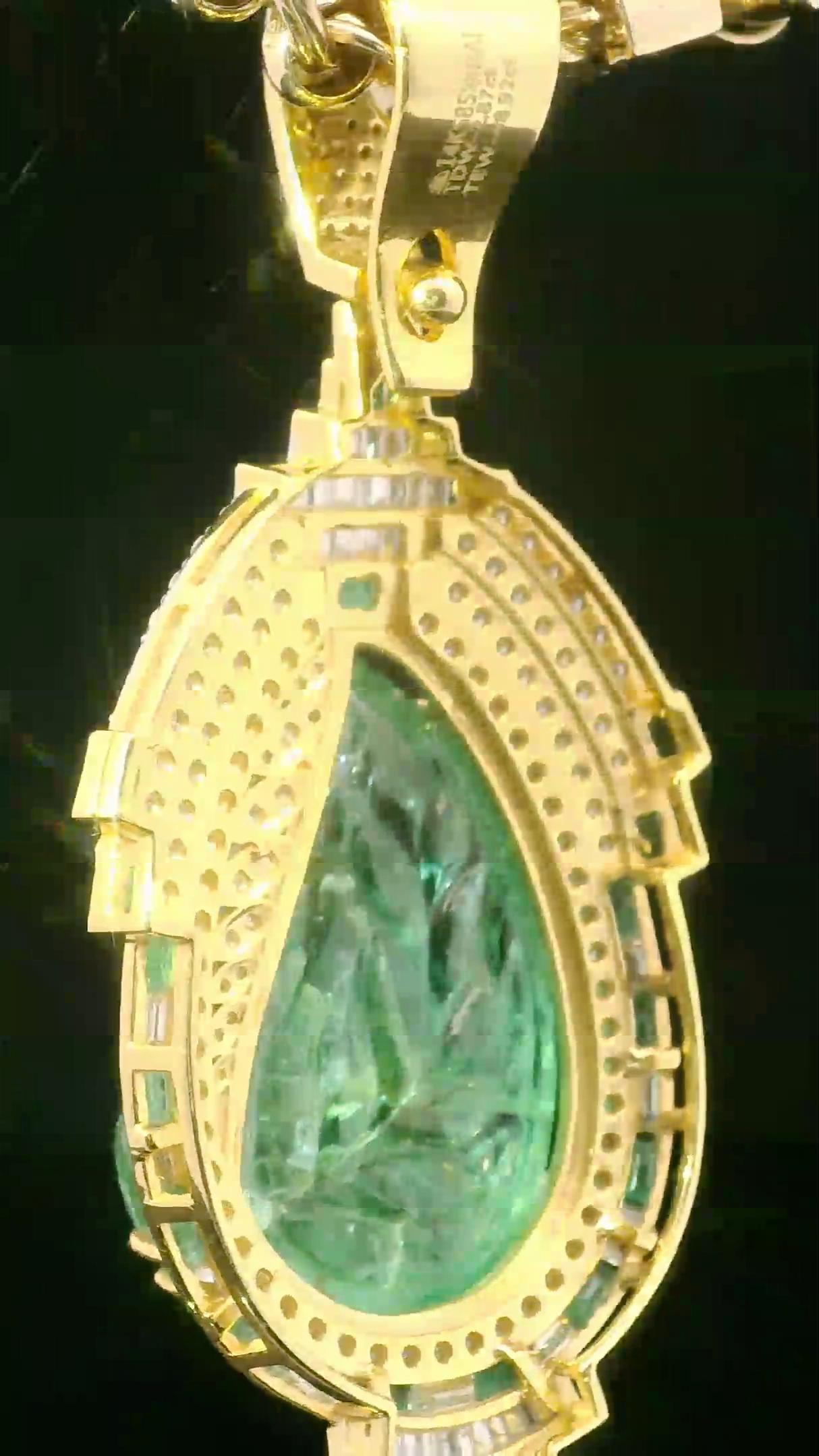 Kolumbianischer geschnitzter Smaragd und Diamant-Anhänger im Angebot 14