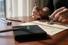 Esmeralda Tallada Cristalizada Colombiana Hoja 22,73 Quilates