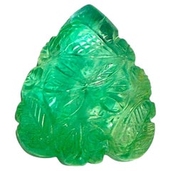 Esmeralda Tallada Cristalizada Colombiana Hoja 22,73 Quilates