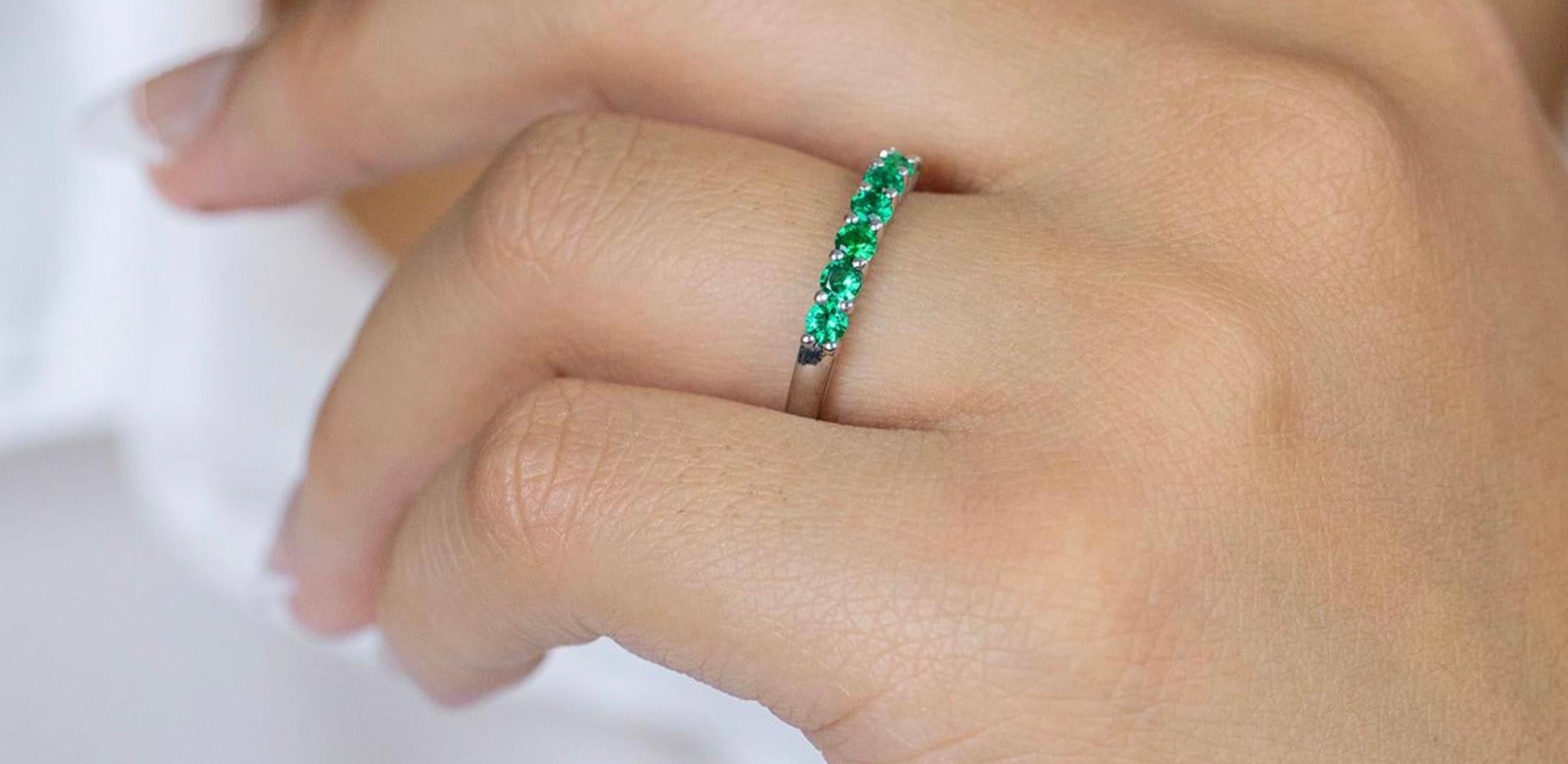 Contemporaneo Anello per anniversario con smeraldo colombiano in palladio in vendita