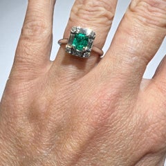 Colombian Emerald 0.85 ct and Baguette Diamonds Ring in 18K White Gold