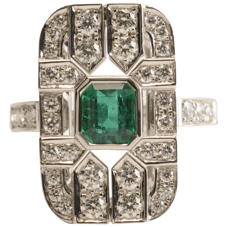 Colombian Emerald 1.28 Carat and Diamond Art Deco Tablet Ring in 18 Karat Gold For Sale