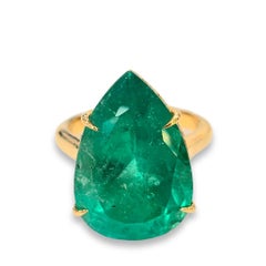 Colombian Emerald 13.29ct Natural Green Minor Diamonds Engagement Ring 18K GRS