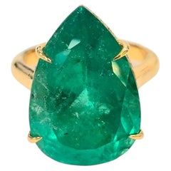 Colombian Emerald 13.29ct Natural Green Minor Diamonds Engagement Ring 18K GRS