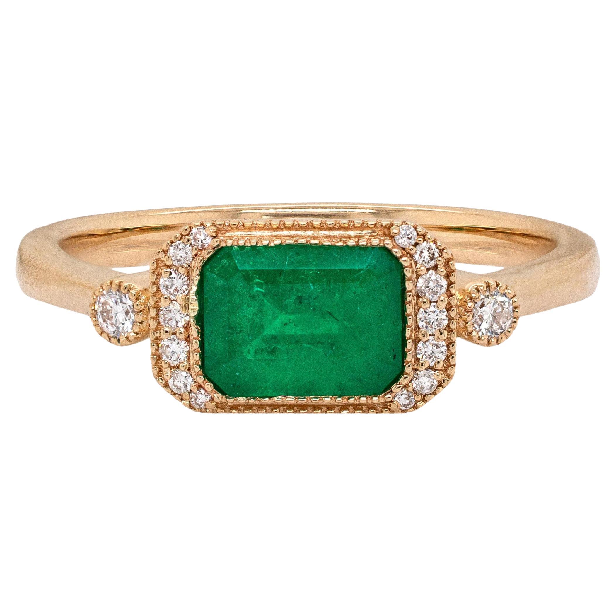 Anello con smeraldo colombiano in oro massiccio 14K: accenti di diamanti naturali, incastonatura a castone in vendita