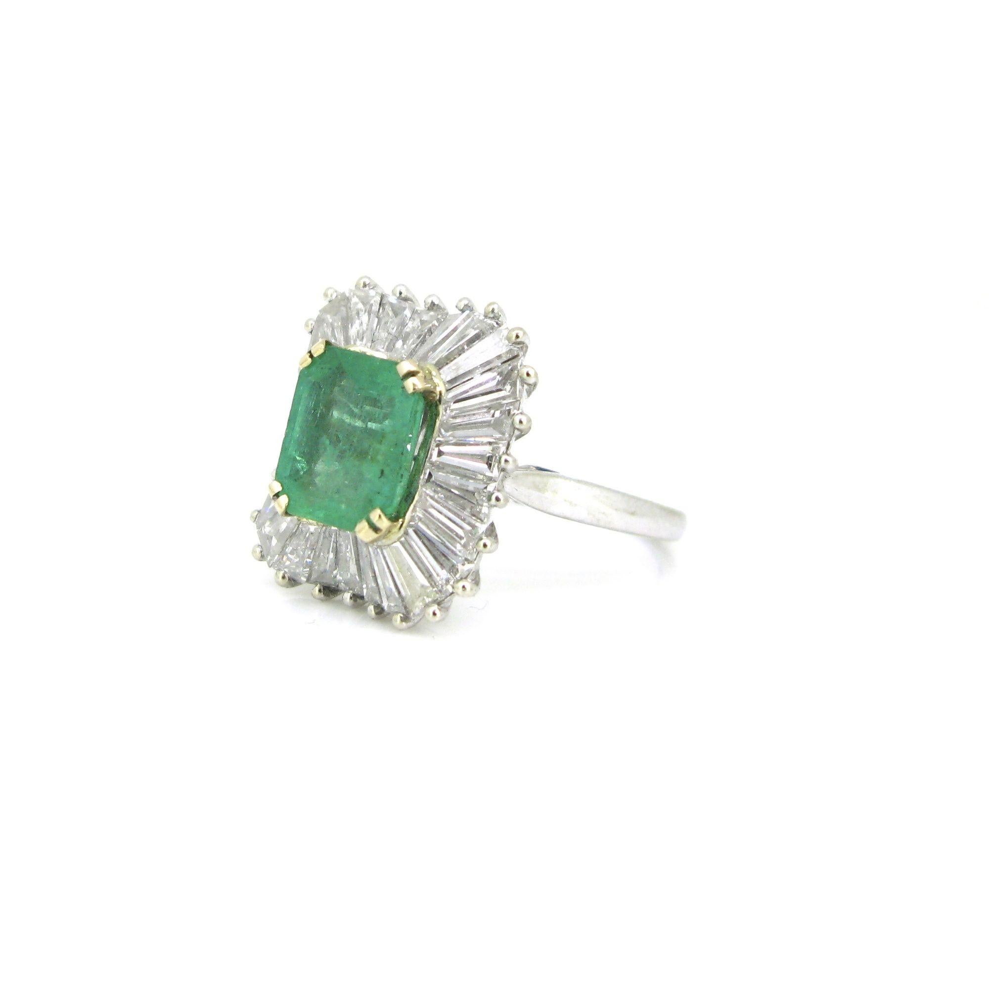 Colombian Emerald 2.50ct Diamonds Ballerina Ring, France, circa 1970 For Sale 2