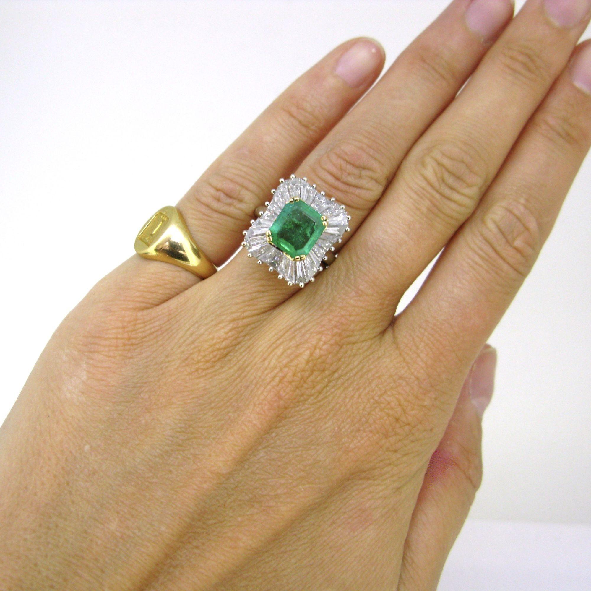 Colombian Emerald 2.50ct Diamonds Ballerina Ring, France, circa 1970 For Sale 3