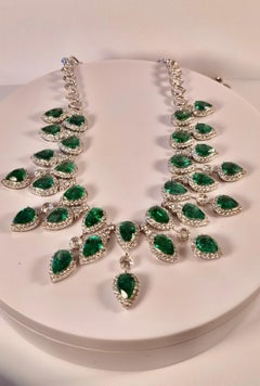 Smeraldo colombiano 28,84ct Collana con diamanti e oro bianco