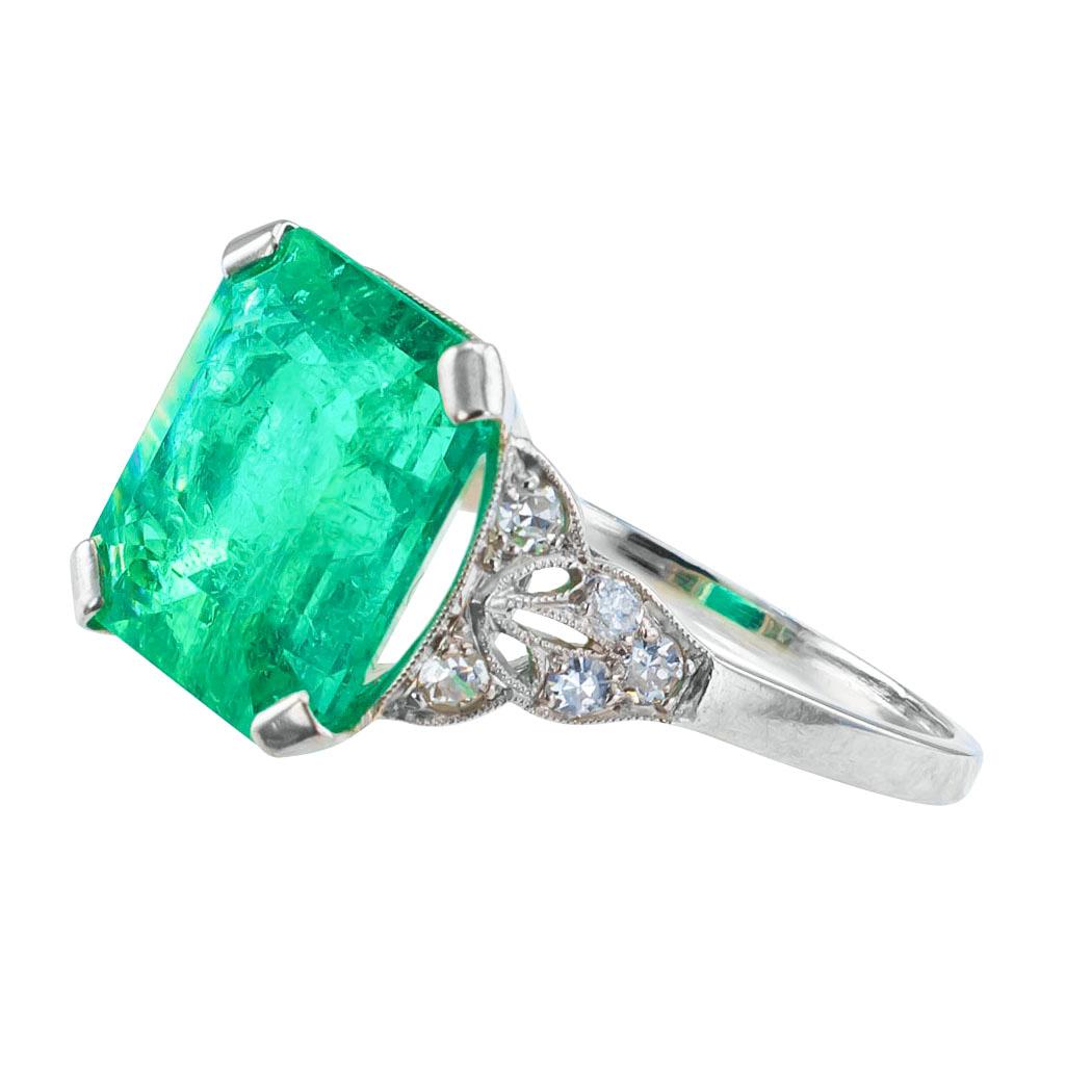 Women's Colombian Emerald 4.05 Carat Art Deco Diamond Platinum Ring