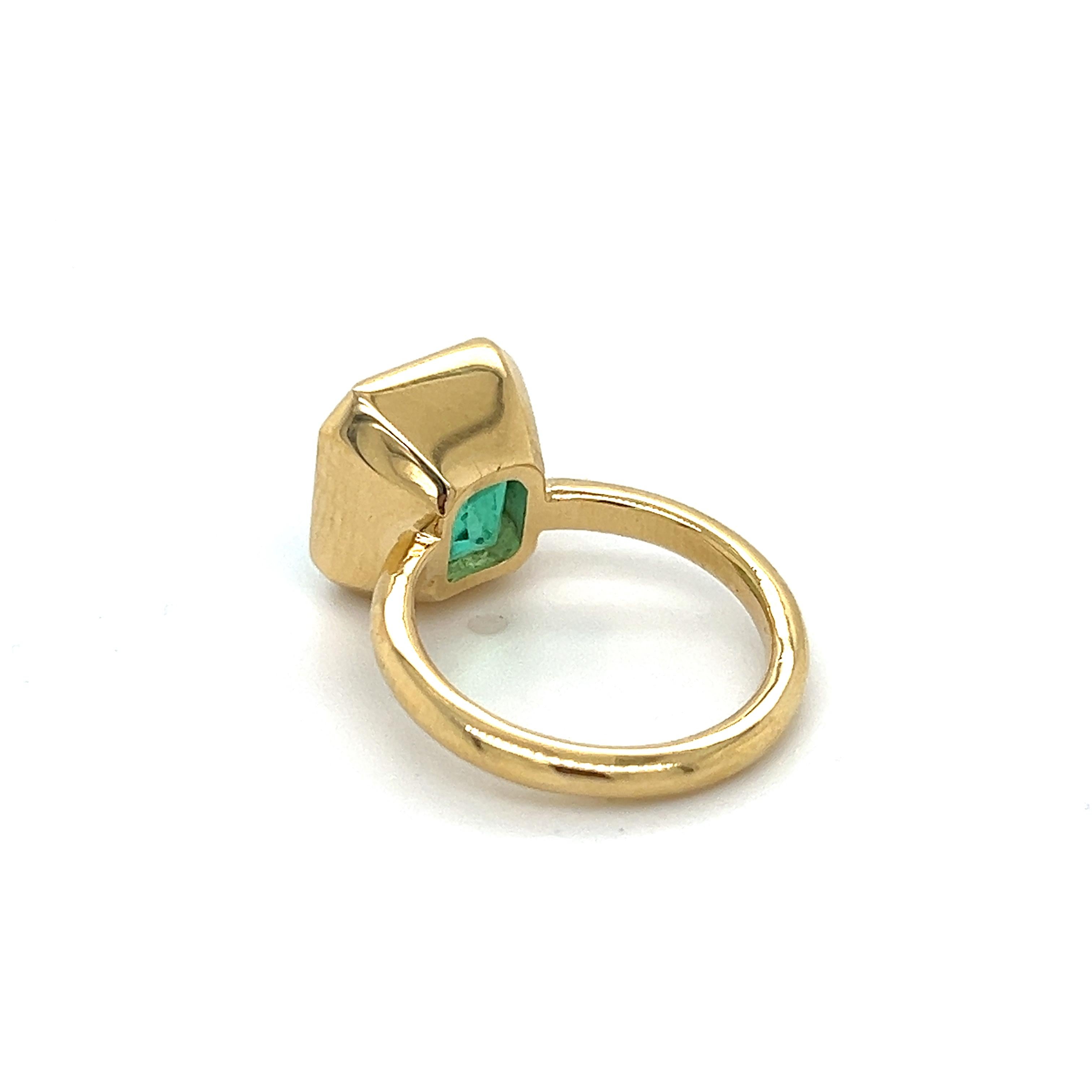 Emerald Cut Colombian Emerald 6.10 Carat Bezel Set Cocktail Ring 18k Yellow Gold  For Sale