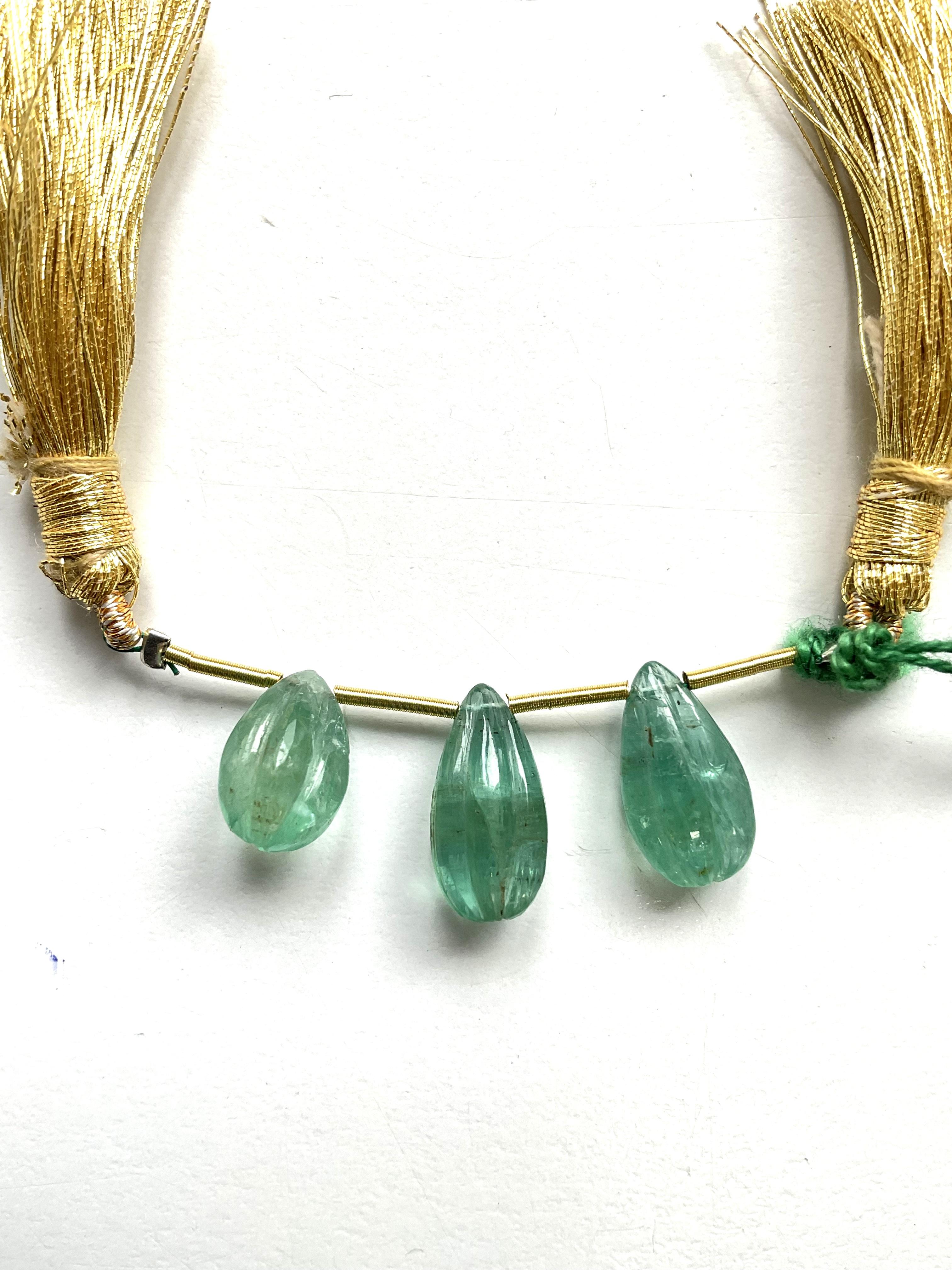 Art Deco Colombian Emerald 8.90 Carats Carved Drops Layout 3 Pieces For Fine Jewelry Gem For Sale