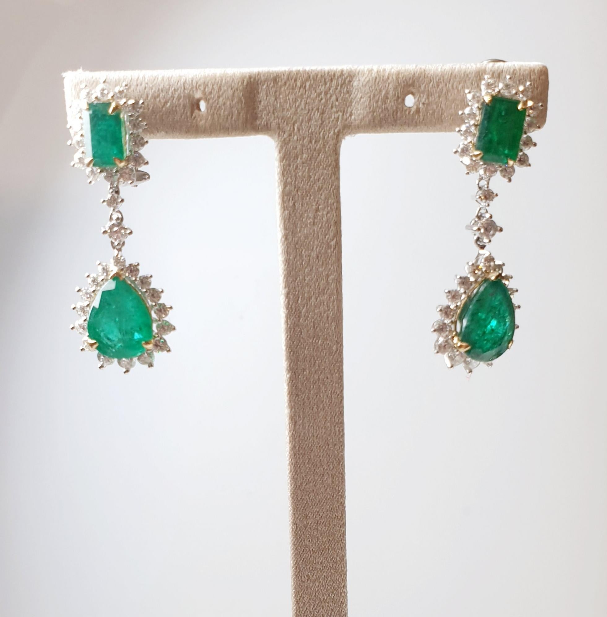 Colombian Emerald 8ct Earrings with Diamonds and White and Yellow Gold For Sale 1