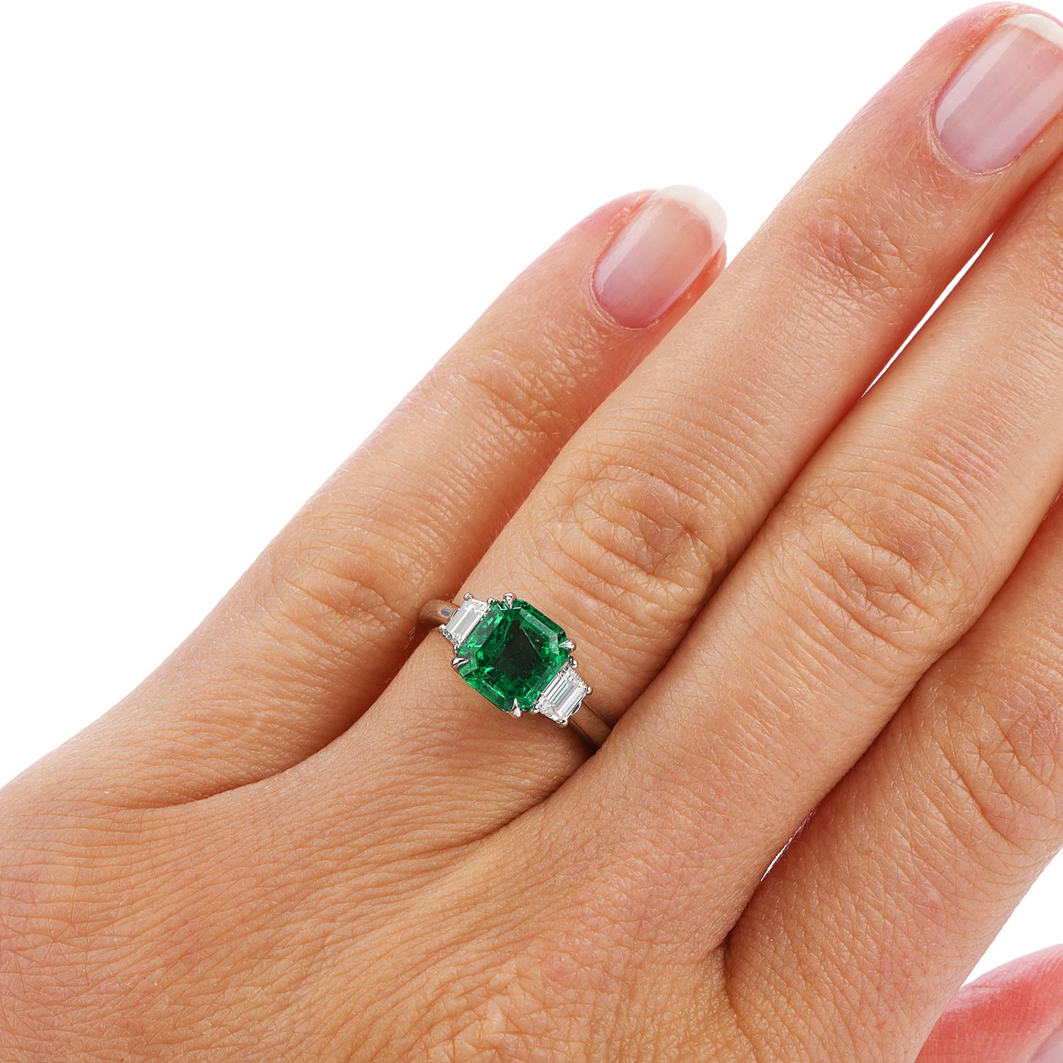 Women's or Men's Colombian Emerald AGL 2.62 Carat Diamond Platinum Engagement Ring