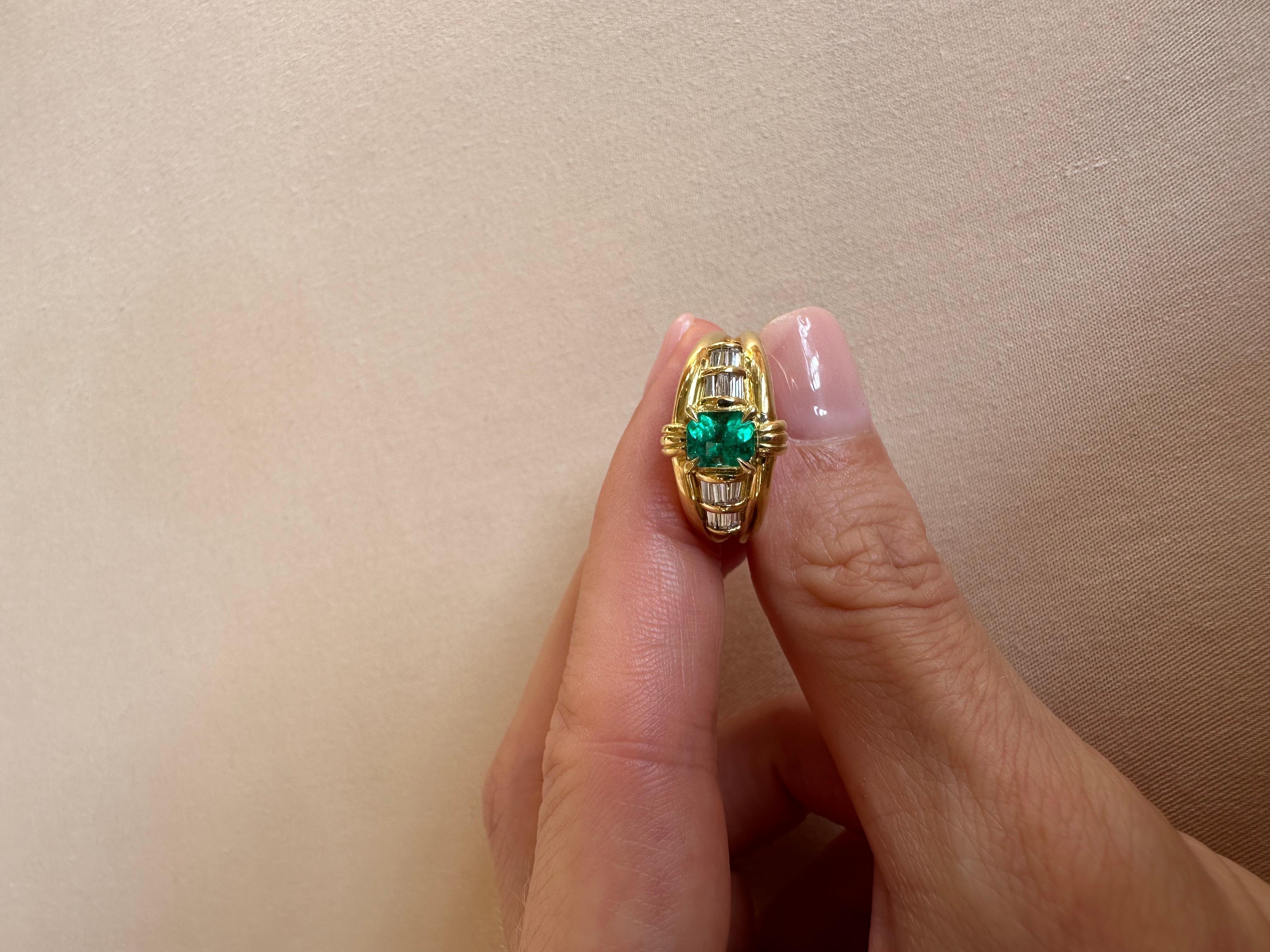 Colombian Emerald and Diamond 18K Gold Ring 3
