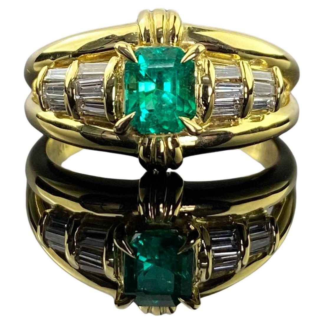 Colombian Emerald and Diamond 18K Gold Ring