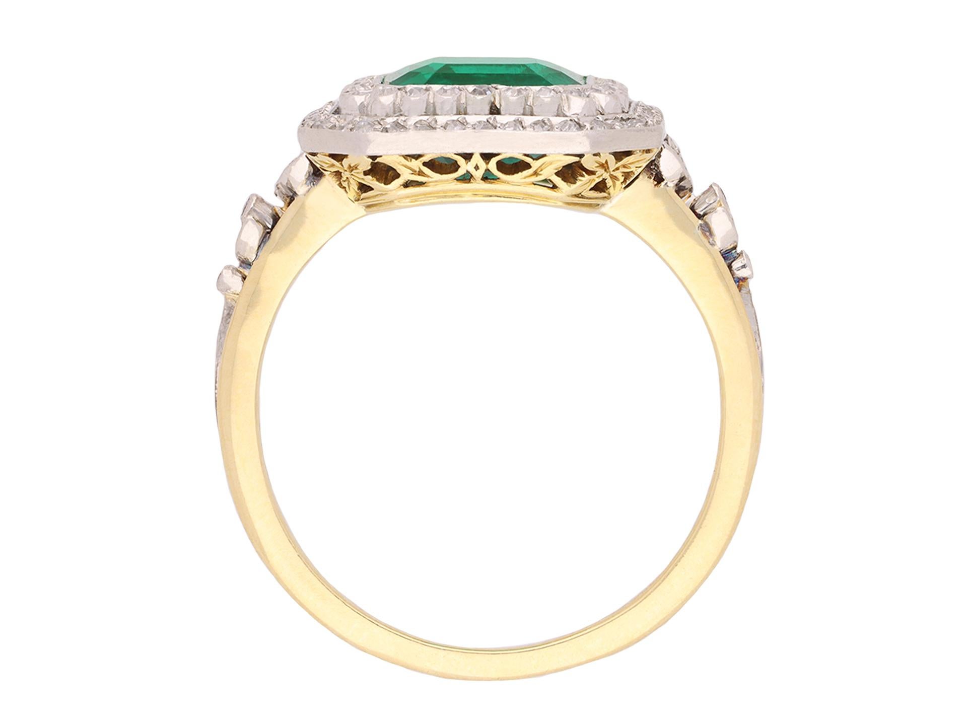 Kolumbianischer Smaragd- und Diamant-Cluster-Ring, um 1905 (Smaragdschliff) im Angebot