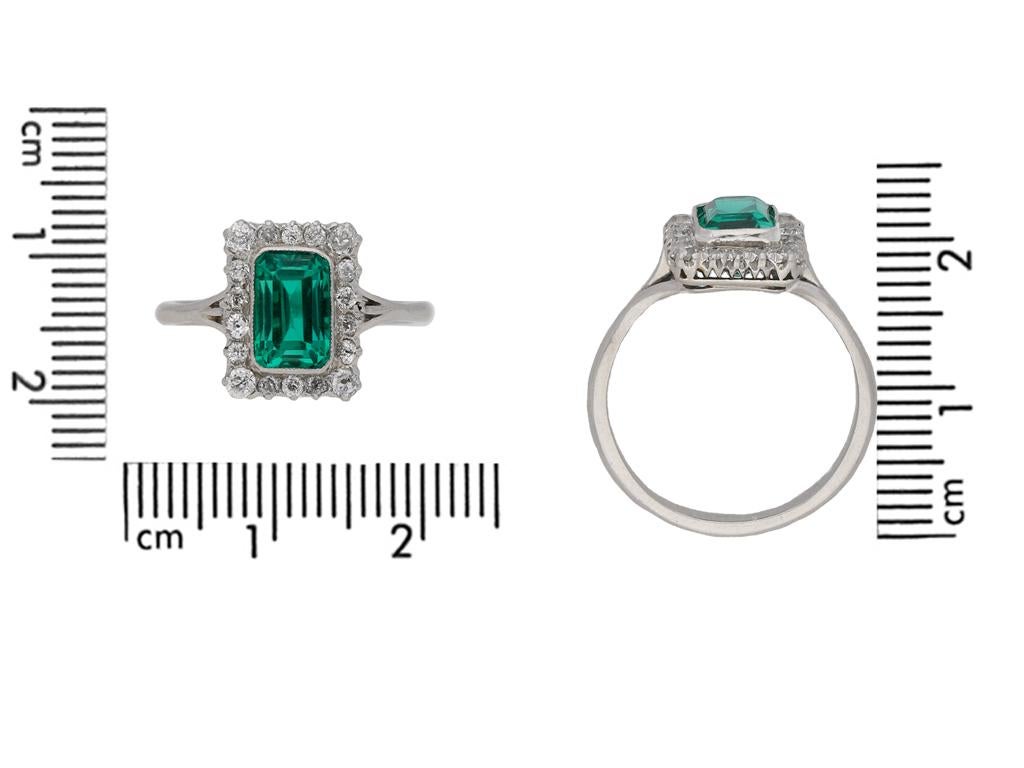 Colombian Emerald and Diamond Cluster Ring, circa 1920 In Good Condition For Sale In London, GB