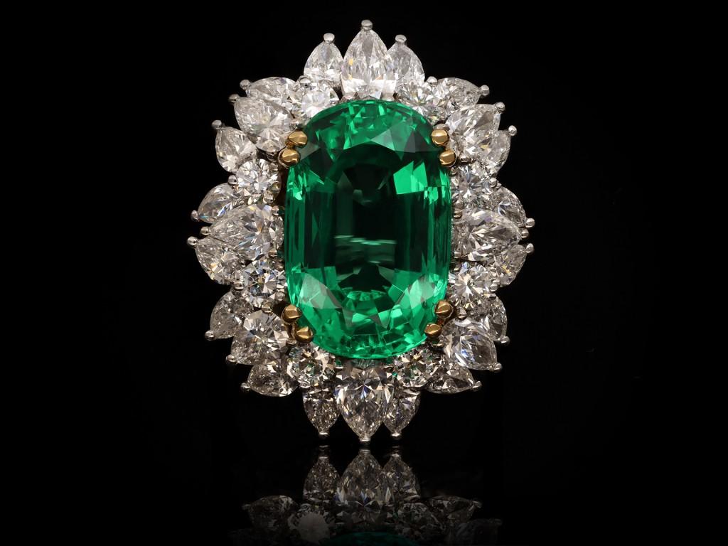 For Sale:  Colombian Emerald and Diamond Cluster Ring, circa 1970 7