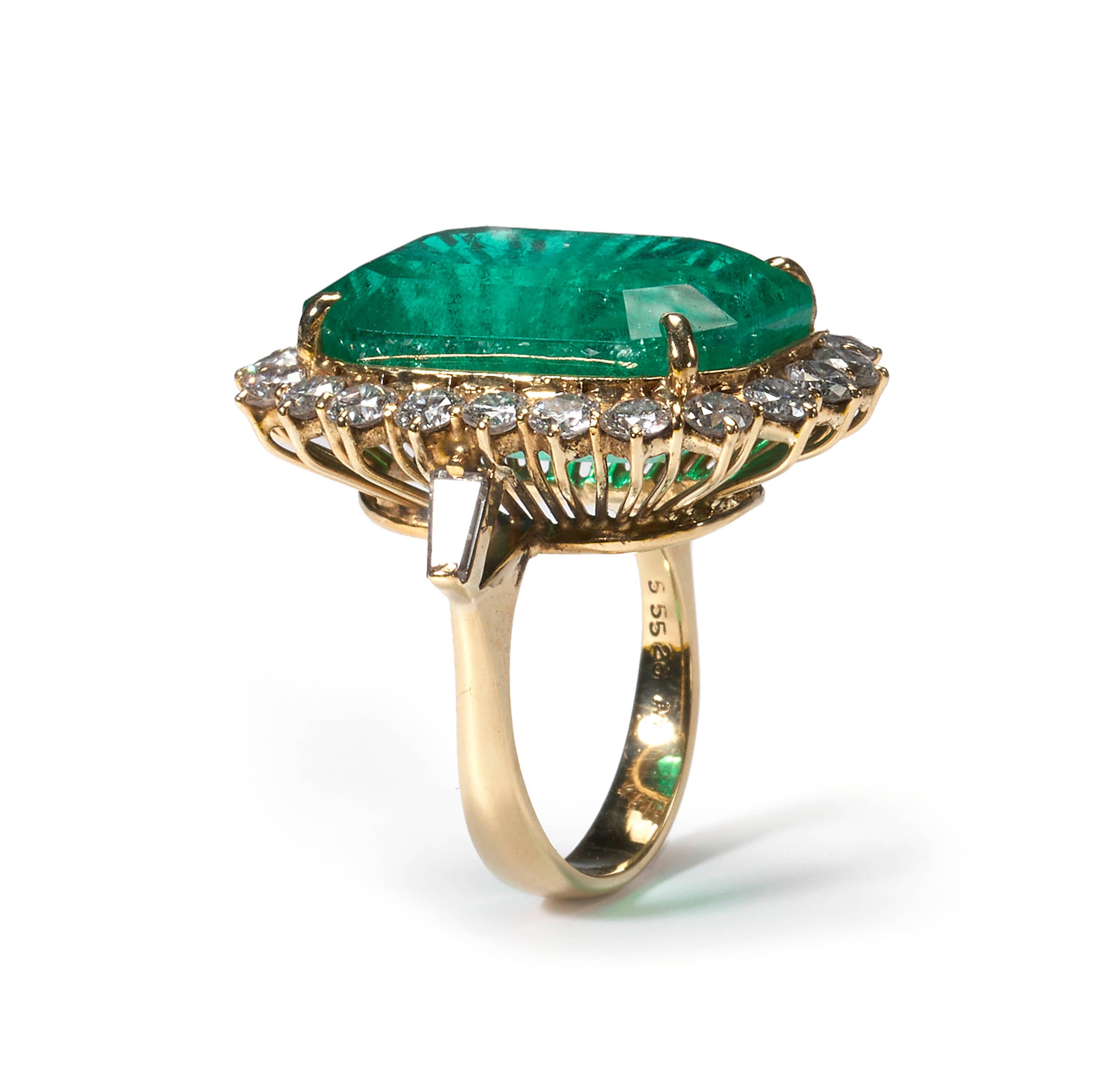 Kolumbianischer Smaragd- und Diamant-Cluster-Ring (Zeitgenössisch) im Angebot