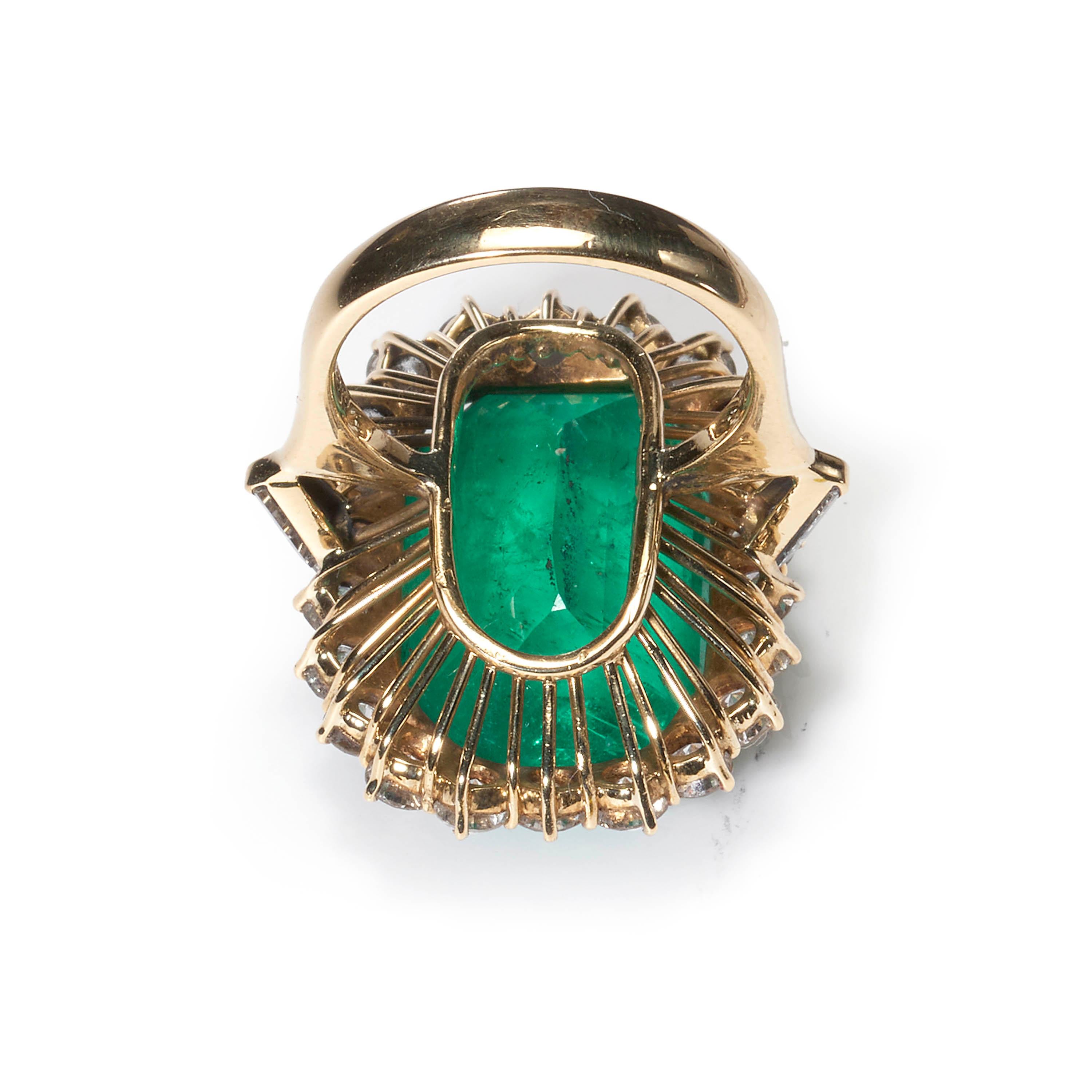 Contemporary Colombian Emerald and Diamond Cluster Ring For Sale