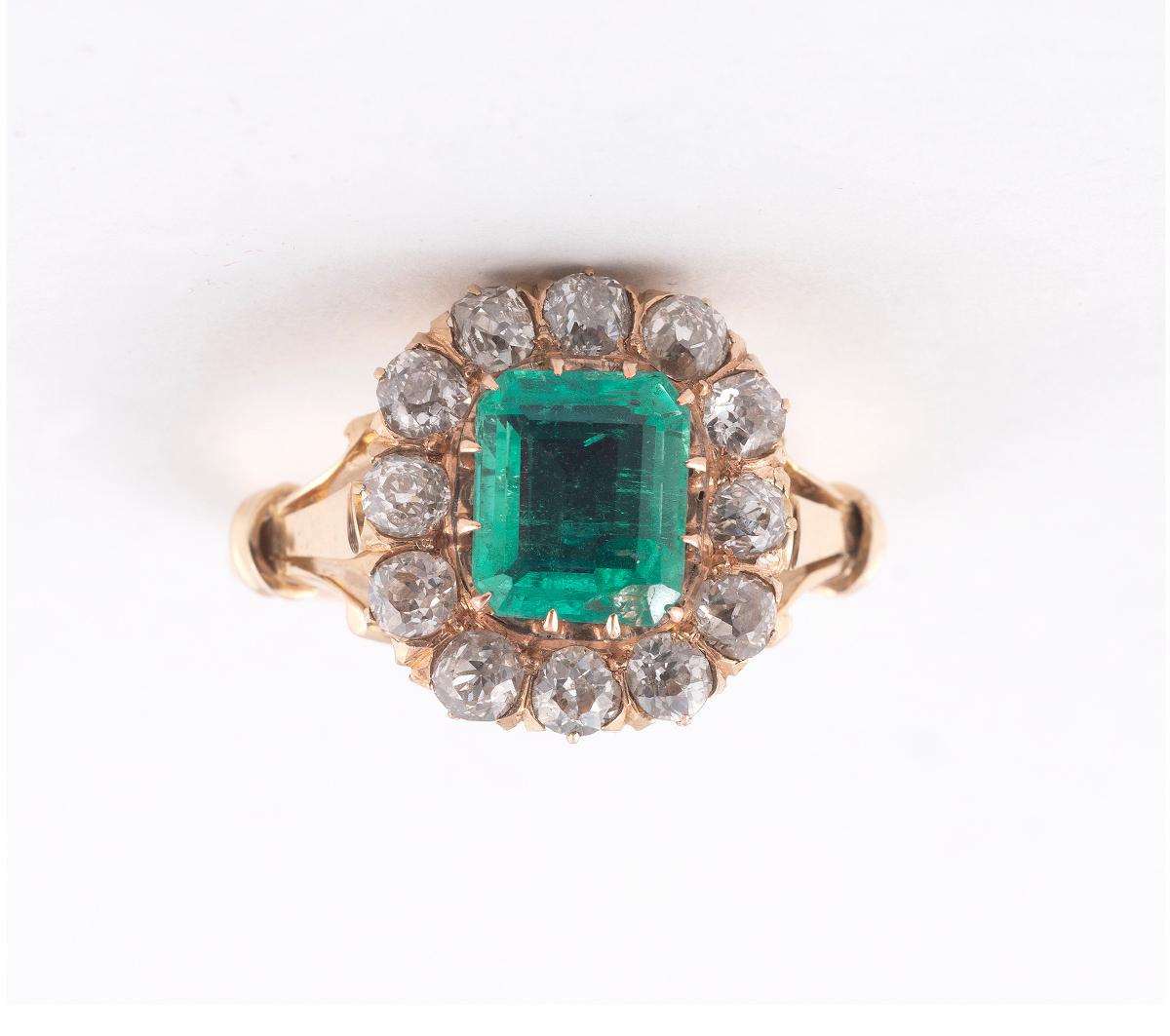Kolumbianischer Smaragd- und Diamant-Cluster-Ring im Zustand „Hervorragend“ im Angebot in Firenze, IT