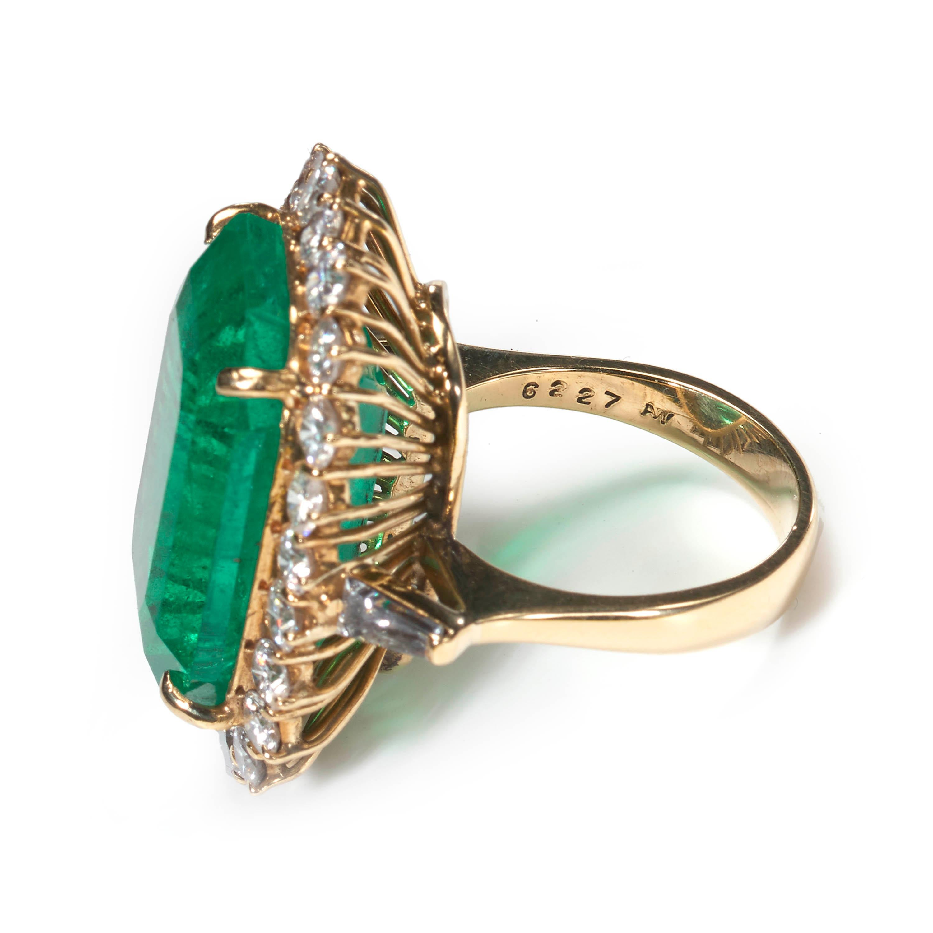Kolumbianischer Smaragd- und Diamant-Cluster-Ring im Zustand „Gut“ im Angebot in London, GB
