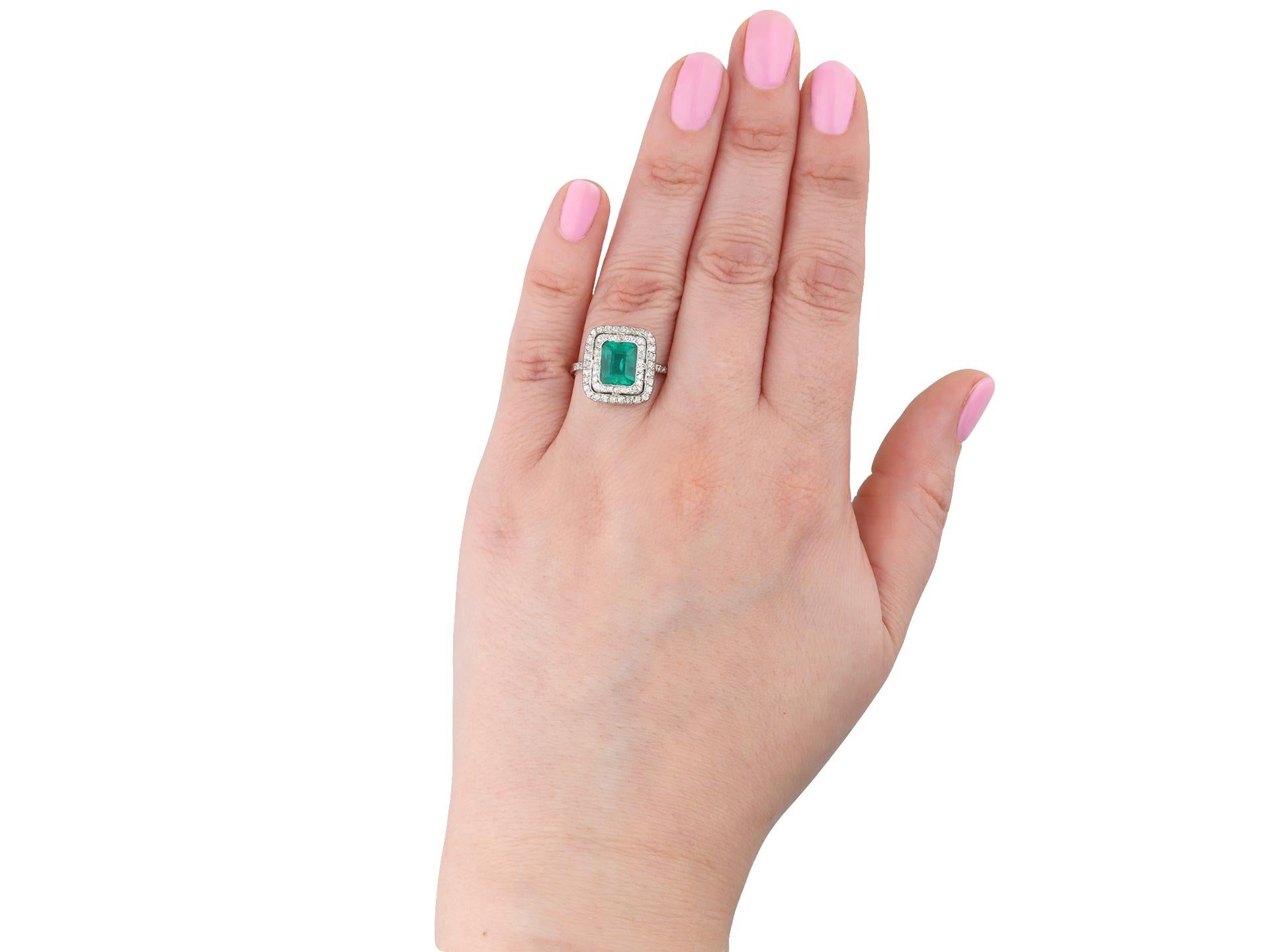 Ring mit kolumbianischem Smaragd und Diamanten, französisch, um 1915 Damen im Angebot