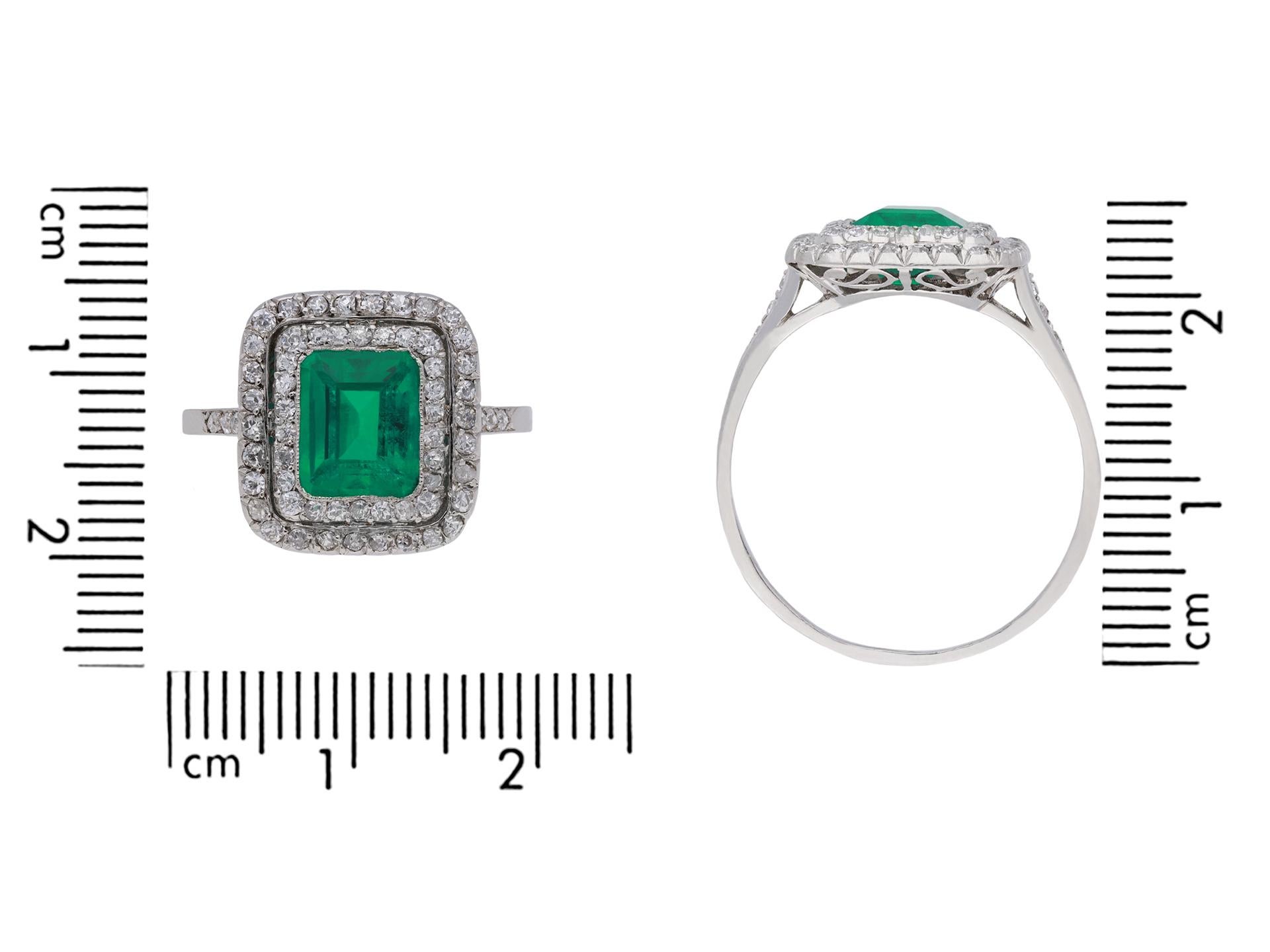 Ring mit kolumbianischem Smaragd und Diamanten, französisch, um 1915 im Angebot 1