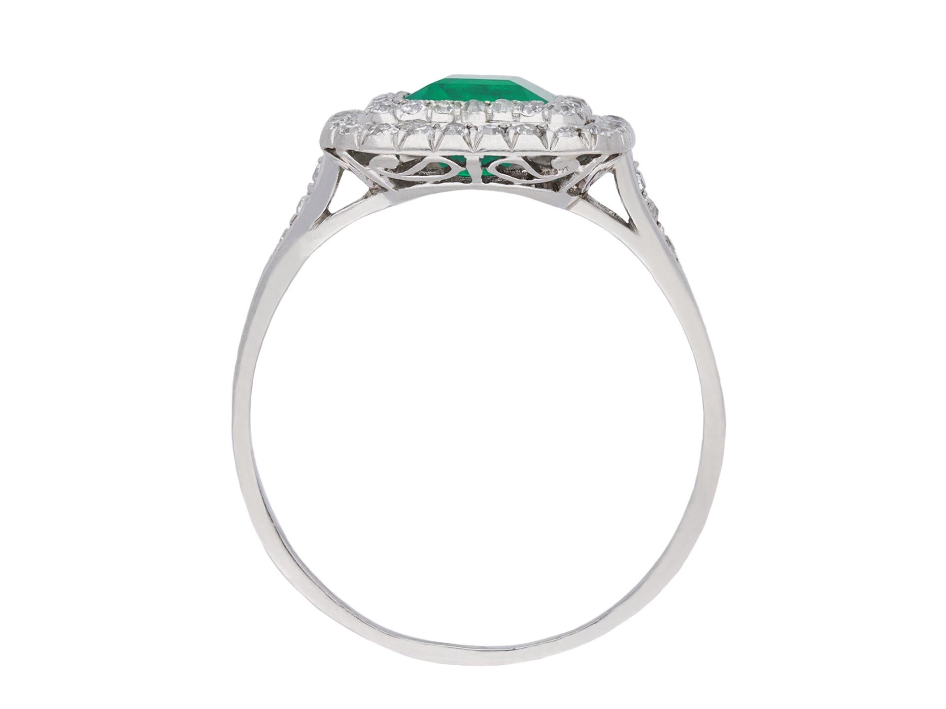 Ring mit kolumbianischem Smaragd und Diamanten, französisch, um 1915 im Angebot 2