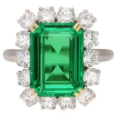 Bague coronet à grappes en émeraude de Colombie et diamants, française, vers 1960.