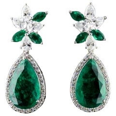 Boucles d'oreilles pendantes en émeraudes colombiennes et diamants, en or 18 carats