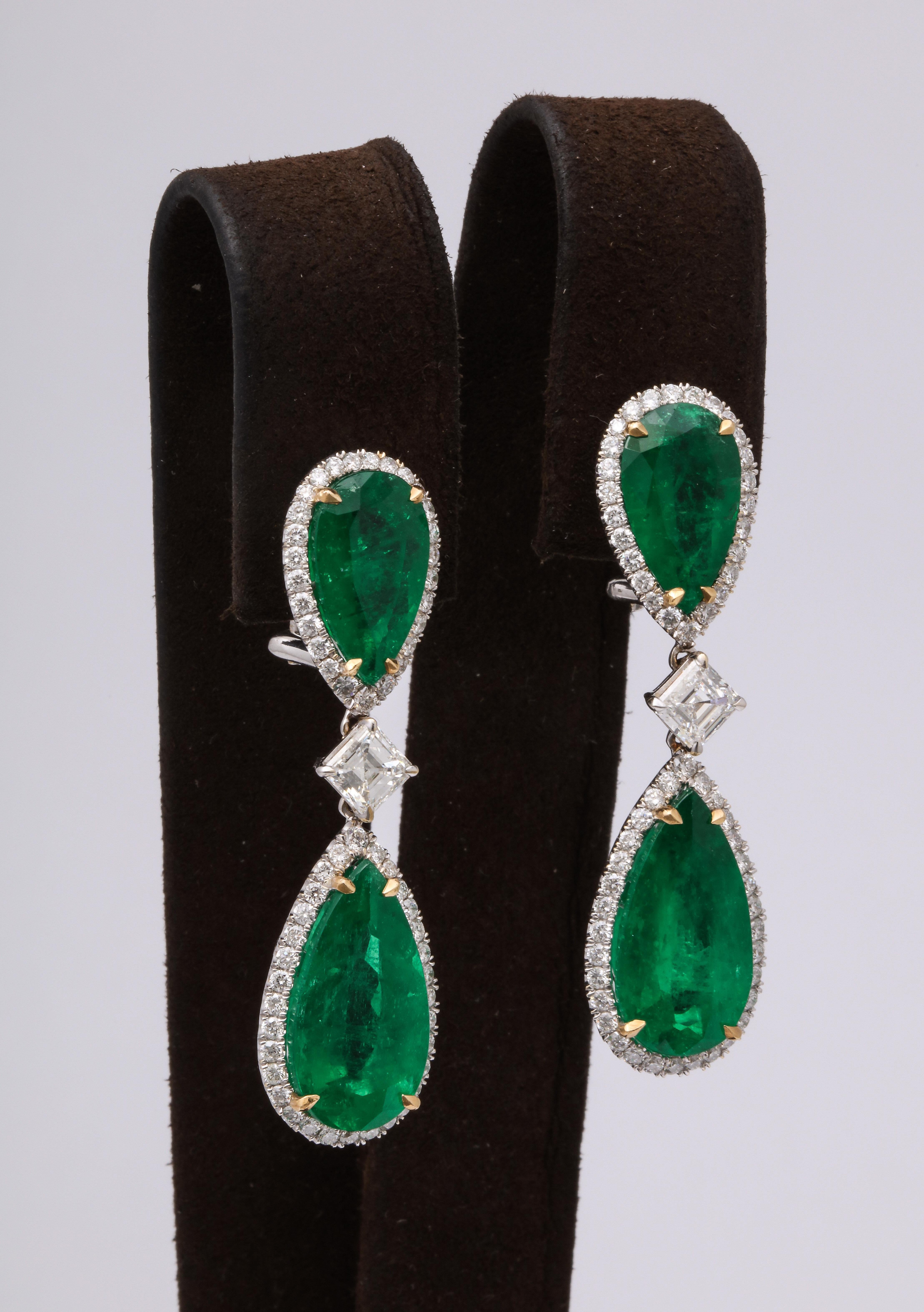
A phenomenal pair of earrings with the perfect POP of color. 

17.71 carats of certified 