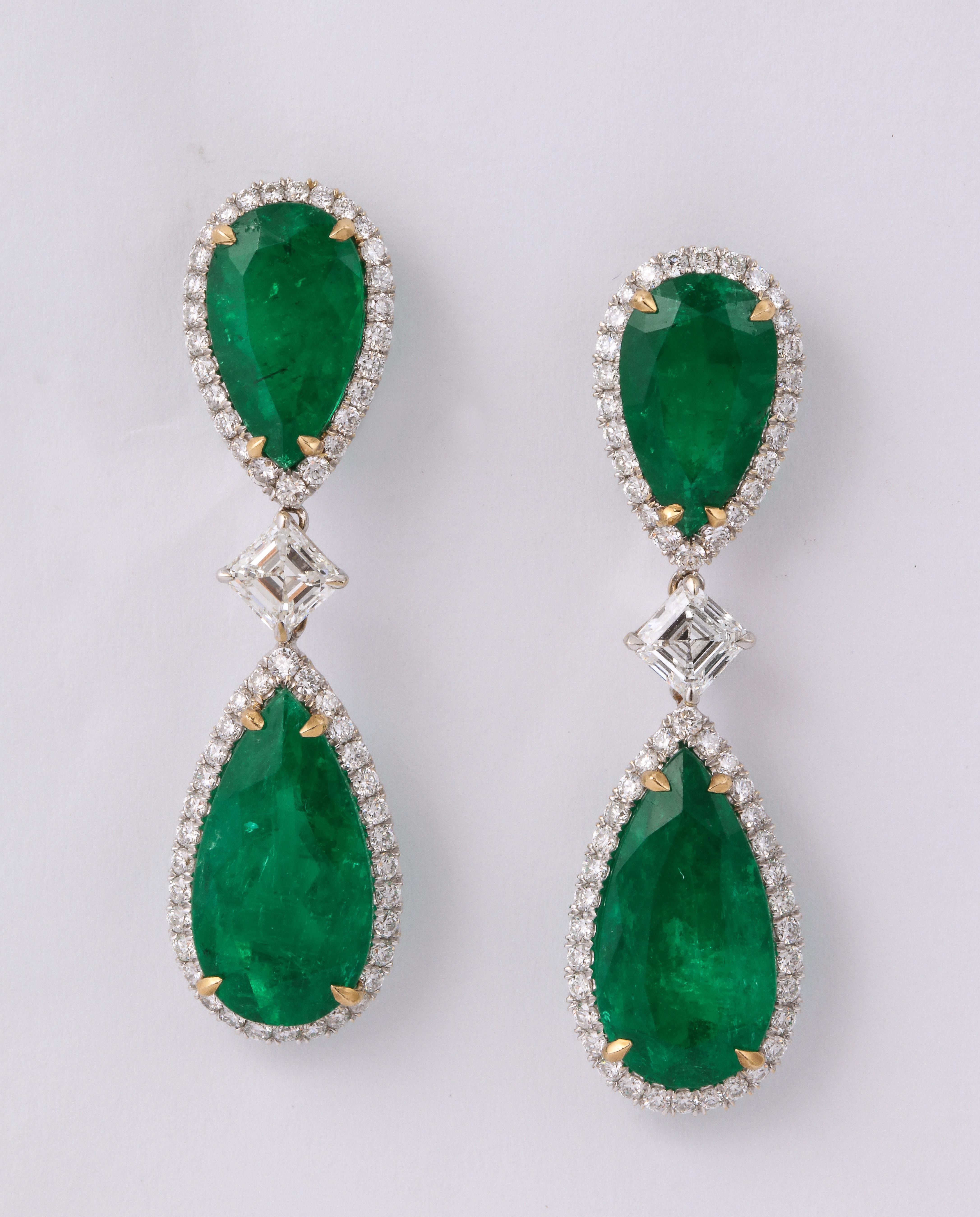 Kolumbianische Smaragd- und Diamanttropfen-Ohrringe für Damen oder Herren im Angebot